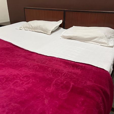 Raja Guest House -- Jalandhar Railway Station -- For Family, Couples, Travellers Exterior foto