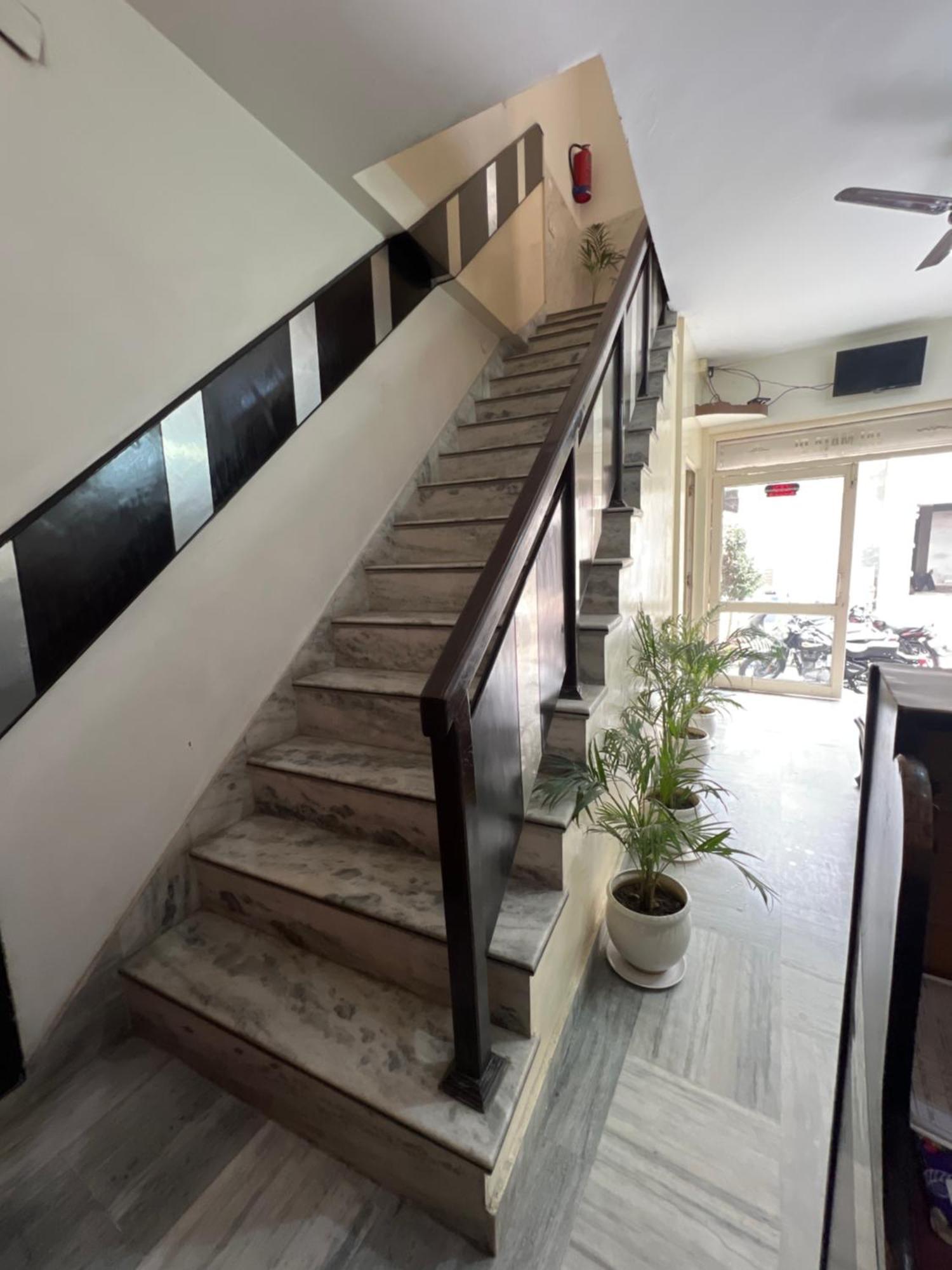 Raja Guest House -- Jalandhar Railway Station -- For Family, Couples, Travellers Exterior foto