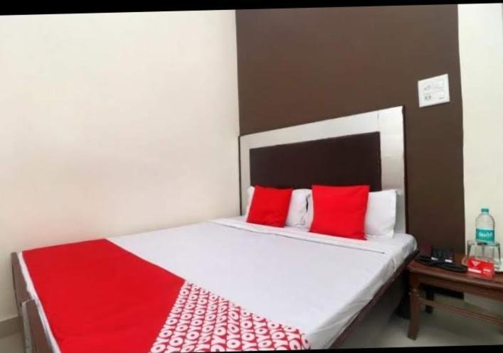 Raja Guest House -- Jalandhar Railway Station -- For Family, Couples, Travellers Exterior foto