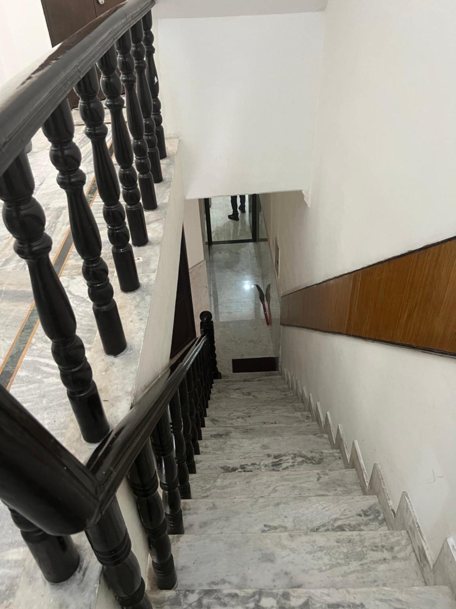 Raja Guest House -- Jalandhar Railway Station -- For Family, Couples, Travellers Exterior foto
